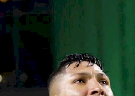 Rony chega para assinar com Galo e evita polêmica: 'Muito mimimi'