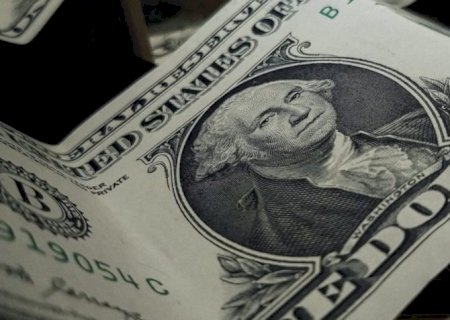 Dólar cai abaixo de R$ 5,70 pela 1ª vez em mais de 3 meses