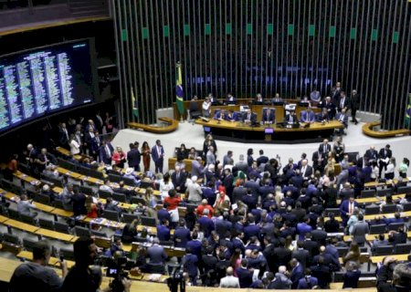 Câmara projeta deficit de R$ 63 bi no Orçamento de 2025