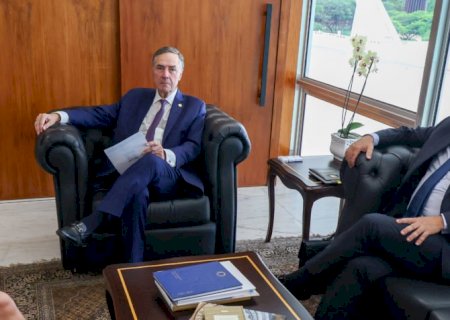 Barroso se reúne com advogado de Bolsonaro após denúncia da PGR