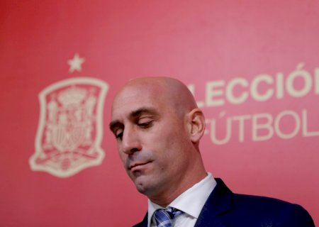 Rubiales vai pagar multa de 20 euros por dia por beijar Hermoso