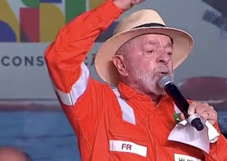 Lula critica preço da gasolina, mas omite imposto federal