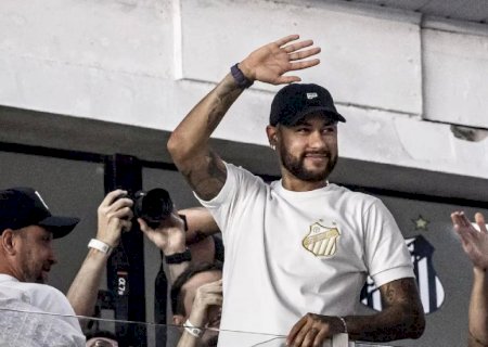 Neymar dá assistência em 1º treino em seu retorno ao Santos