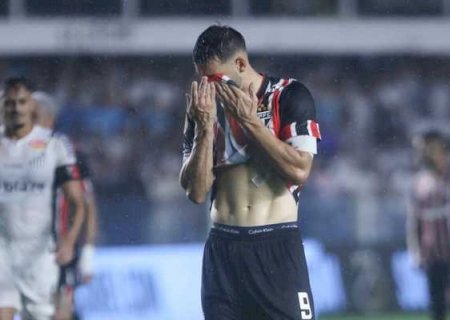 Desempenho do São Paulo despenca no segundo tempo, mas não precisa de desespero