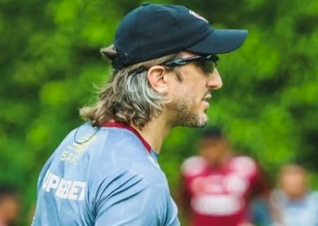Torcida do São Paulo pressiona Zubeldía para usar a base, que opta por veteranos