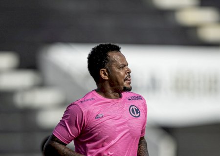 Lembra dele? Bill se torna maior artilheiro do primeiro time vegano das Américas