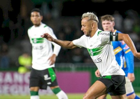 Coritiba encaminha rescisão de contrato com o lateral Rafinha