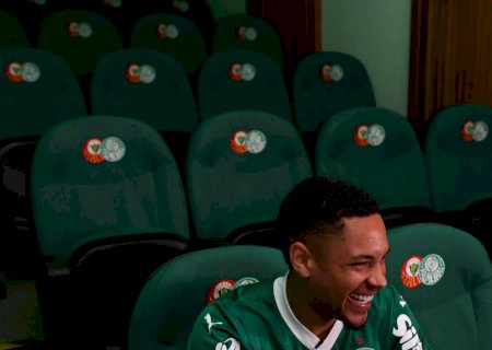 Vitor Roque faz testes físicos, revela papo com Endrick e explica apelido de 'Tigrinho'