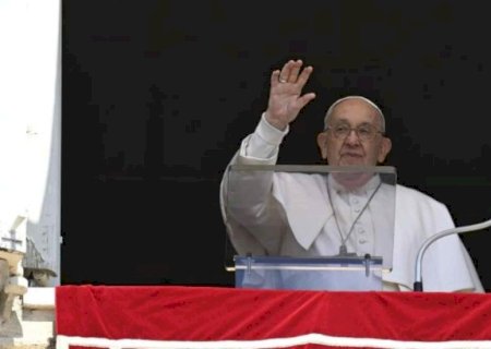 Papa Francisco passa por noite tranquila, mas quadro clínico segue ‘complexo’, diz Vaticano