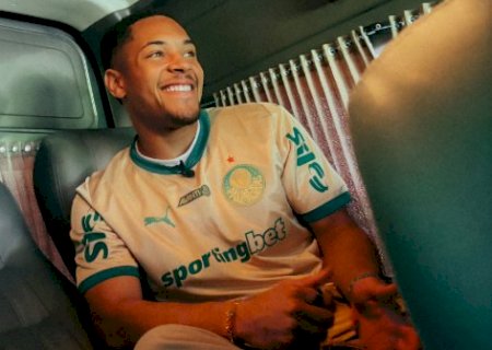 Vitor Roque chega a São Paulo, mas Palmeiras tenta “esconder” atacante