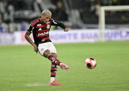 Wesley posta vídeo comemorando primeira convocação; lateral foi elogiado por Dorival