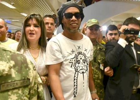 Cinco anos após prisão de Ronaldinho no Paraguai, peça-chave segue foragida