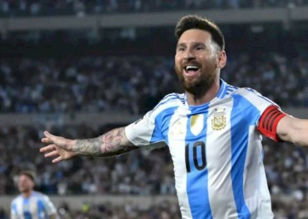 Messi dá indireta a Raphinha: ‘Sempre falamos com futebol’