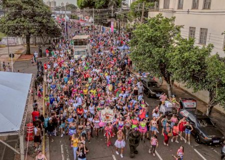 Com o cardio em dia: você sabia que pular Carnaval também é uma forma de atividade física?