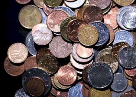 Taxa de poupança cai em 2024, influenciada pelo deficit fiscal
