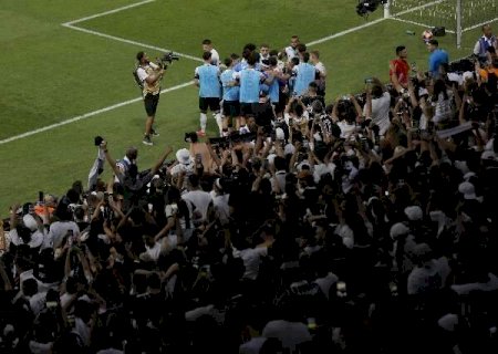 Corinthians abre disputa por vaga na fase de grupos da Libertadores