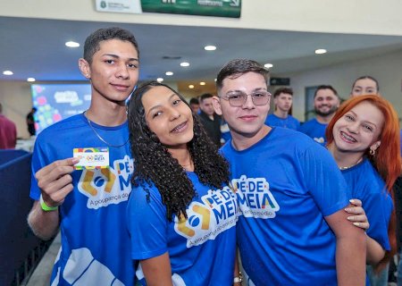 Estudantes que concluíram ensino médio e fizeram Enem podem sacar bônus do Pé-de-Meia