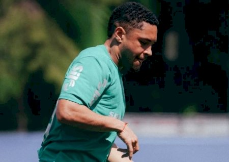 Vitor Roque treina no Palmeiras pela primeira vez