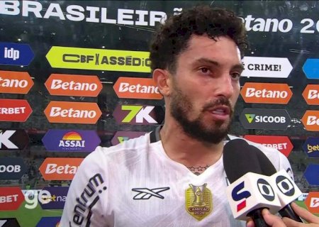 Alex Telles admite fase ruim do Botafogo, mas crê em evolução: 'Não é momento de desunir'