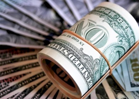 Dólar tem 8ª queda seguida e fecha a R$ 5,631