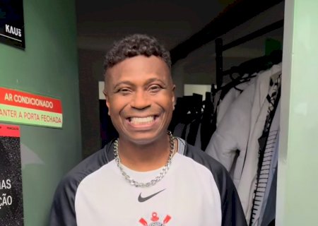 Nova camisa do Corinthians vaza nas redes sociais em foto com Edílson Capetinha