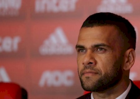 Movimento feminista protesta contra revogação da pena de Daniel Alves