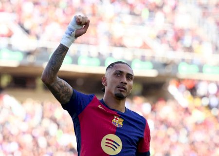 Al-Hilal oferece R$ 1,1 bilhão a Raphinha, do Barcelona, diz jornal