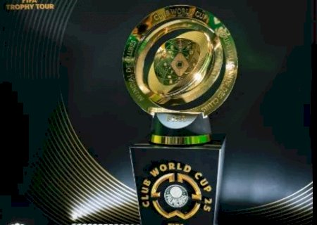 Palmeiras recebe troféu do Super Mundial e expõe junto de taça da Copa Rio de 1951