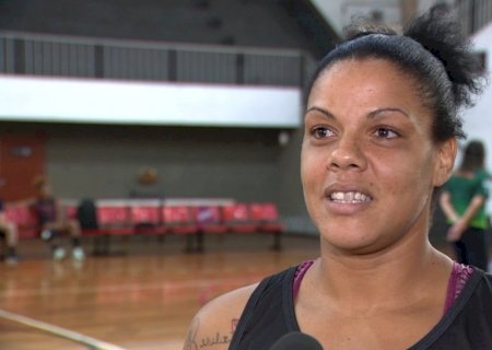 Traumas, abusos e preconceitos: pivô revela superação para voltar ao basquete após uma década