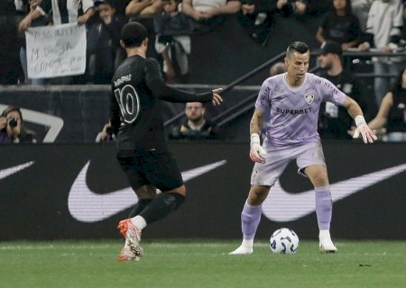 Fábio fica perto de ser o recordista de jogos na história do futebol