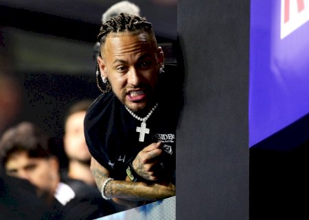 Neymar fica perto de retorno às vésperas de mês decisivo para seu futuro