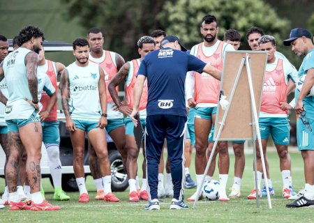 Leonardo Jardim afirma que jogadores 'calaram muita gente' e não descarta reforços