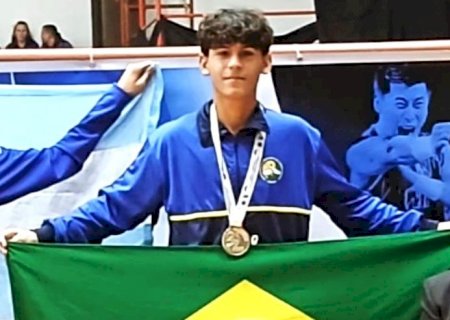 Zé Teixeira  entrega Moção de Congratulação a atleta sul-mato-grossense