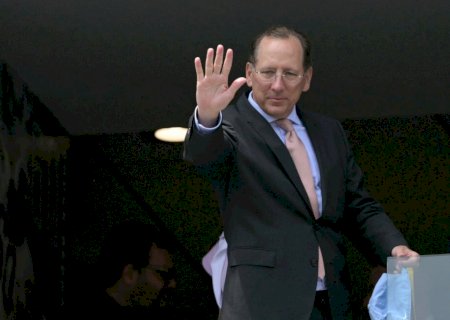 Textor renuncia ao comando do Lyon, nomeia executivos e decide dar mais atenção ao Botafogo