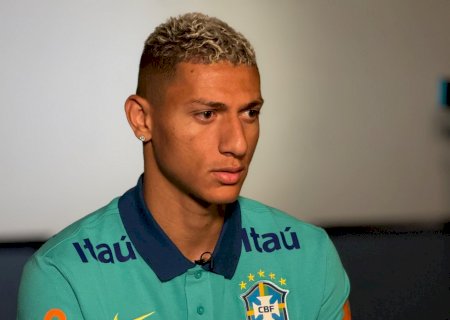Torcedor em campo, Richarlison vê esperança em novos rumos da Seleção: 'Era uma bagunça'