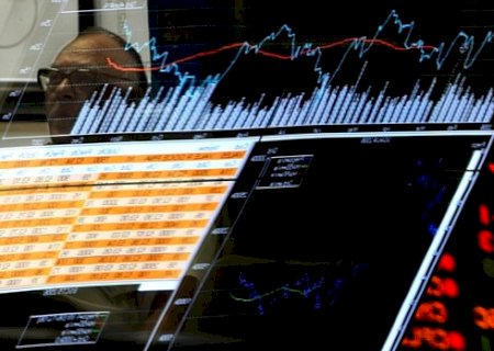 Dólar recua e Ibovespa opera em baixa em meio ao conflito entre Irã e Estados Unidos