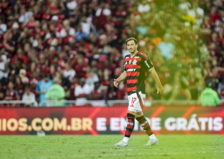 Retorno de Viña deve fazer Flamengo negociar um lateral-esquerdo no fim do ano