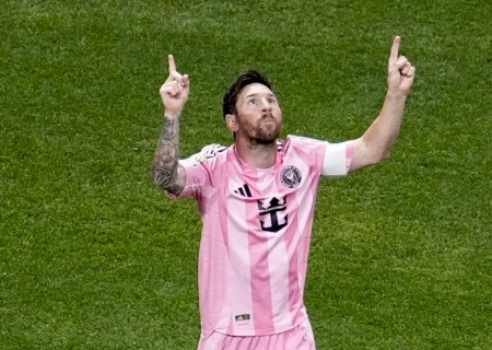 Messi cita admiração por Cristiano Ronaldo: Segue competindo no mais alto nível
