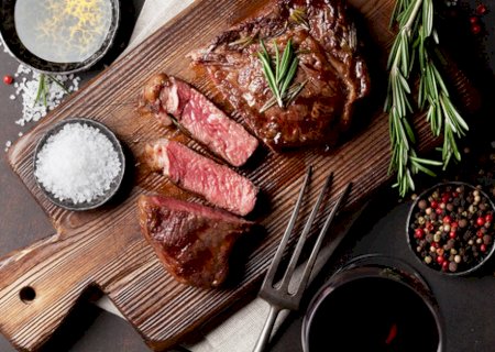 A carne vermelha causa câncer? Veja o que diz a ciência