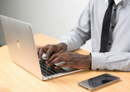 Empreendedores com CNPJ ganham quase 3 vezes mais que informais no Brasil
