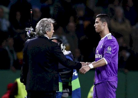 Jorge Jesus se acerta com o Al-Nassr e viaja no início da semana para assinar por um ano