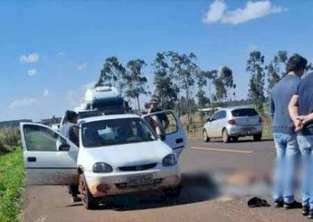 Motorista &eacute; atingido por moto e morre ao parar em rodovia para socorrer o neto