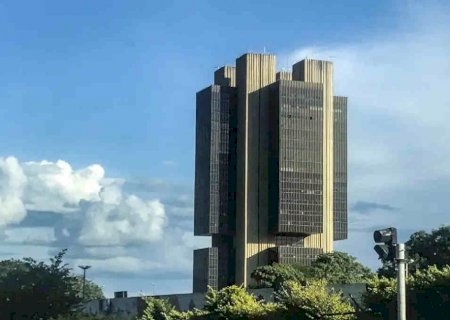 Com Selic parada, BC não muda o recado: juros altos por ‘período prolongado’