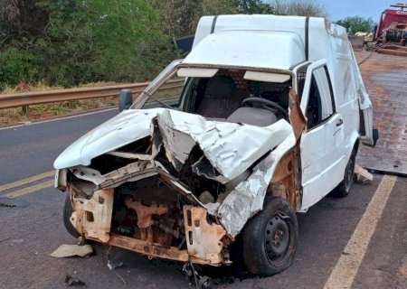 Casal residente em Dourados sai ileso de acidente na BR-376