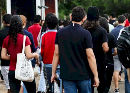 Renda baixa e racismo impedem conclusão do ensino básico, diz pesquisa