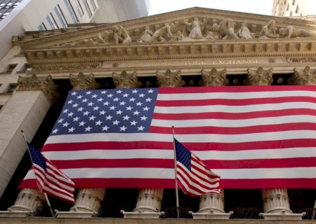 Bolsa de valores atinge novo recorde com corte de juros nos EUA