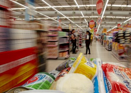 Apesar dos juros, consumo das famílias foi motor da economia no 2º tri