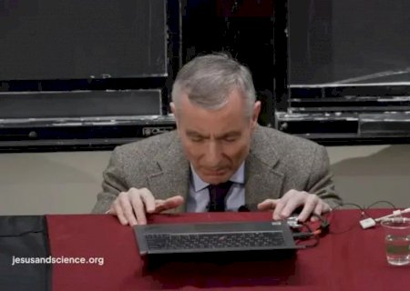 Professor ora de joelhos pela salvação de alunos em Harvard