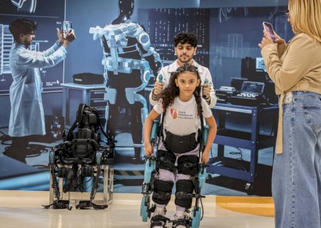 Uso de exoesqueleto melhora fala e desenvolvimento motor em crianças com deficiência