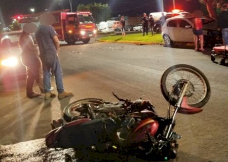 Acidente envolvendo carro e motocicleta mata rapaz de 28 anos